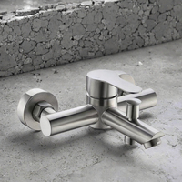 Système de douche pluie mural en acier inoxydable 304 à trois jets avec mitigeur de douche à main, design moderne pour salle de bain