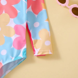 Traje de baño de una pieza de manga larga con estampado floral vibrante para niñas, actividades acuáticas en la playa y la piscina - Product Image 5