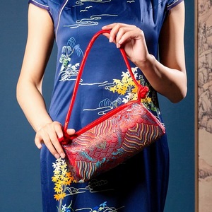 Sac à main de luxe en soie de style chinois pour femme avec broderie, fermeture éclair et bandoulière unique, idéal pour les mariages et les soirées - Product Image 3