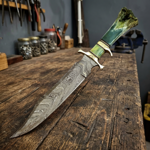 Cuchillo de caza de acero de Damasco con punta caída, mango verde, guardacuchillo de latón, hoja hecha a mano DIY - Product Image 1