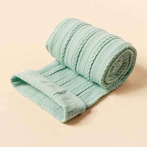 En gros Manchettes longues classiques sans doigts rayées en tricot pour femmes et filles - Product Image 1