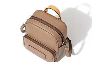 Zaino di Lusso in Vera Pelle di Marca Prestigiosa, Design di Alta Gamma, Leggero e Lussuoso per Pendolari, Zaino da Donna - Product Image 2