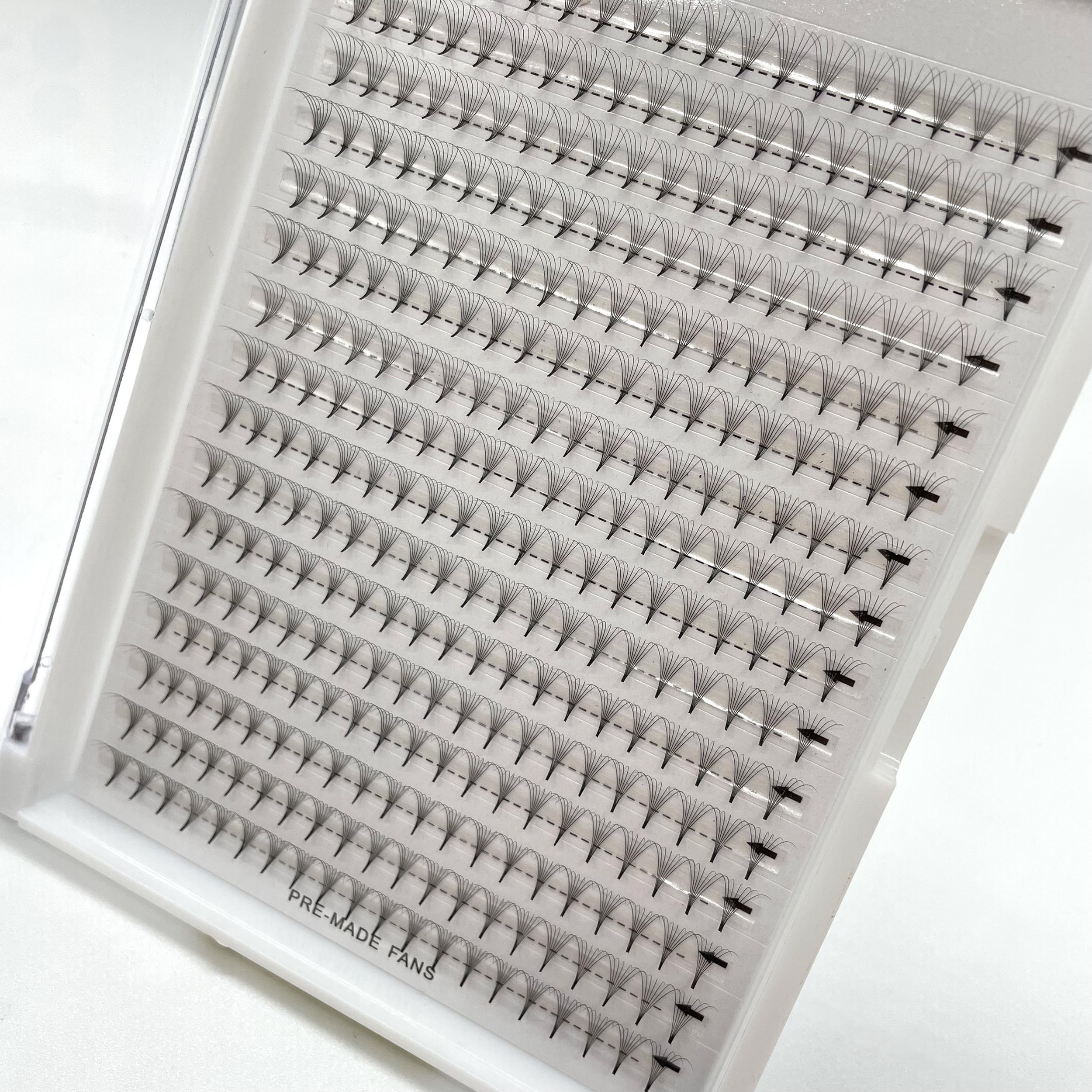 Wholesale POINTY BASE volume eyelashes PREMADE FANS Middle tape 8-15 mm customized handmade Sharp base pro made FAN EYELASHES