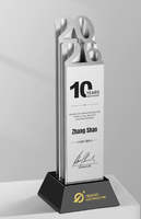 Trophée professionnel moderne en métal avec base en cristal noir de qualité supérieure pour la reconnaissance des entreprises, les championnats sportifs