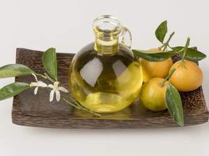 Huile Essentielle de Petitgrain 100% Pure, Arbre à Thé Certifié GMP, Approvisionnement en Gros à Bas Coût pour l'Industrie Cosmétique, Nourrissante et Blanchissante - Product Image 2