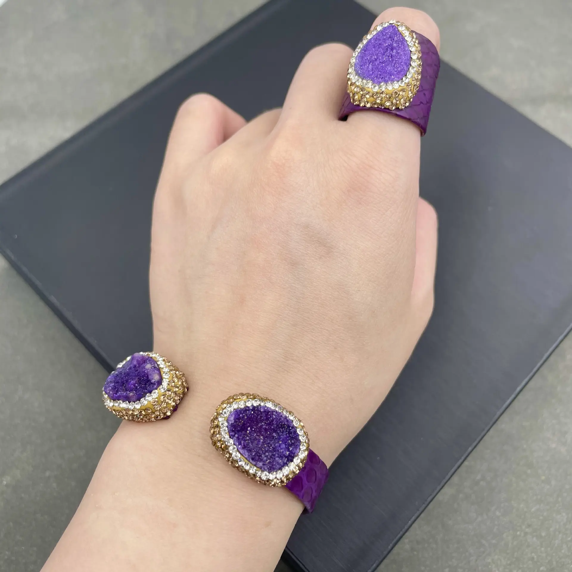 B2214 Populer Kulit Ular Kecubung Bangle Druzy Cuff Bangle Batu Permata Gelang Terbuka untuk Pria