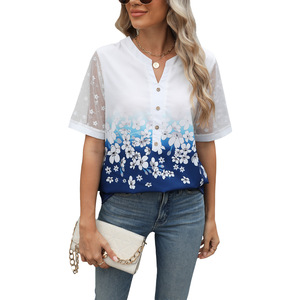 Chemisier en mousseline de soie à col en V imprimé floral tissé style vintage européen avec dentelle patchwork et manches courtes pour femme, collection Printemps/Été 2026 - Product Image 1
