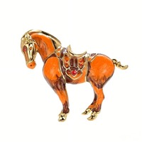 Broche Émail Style Chinois Cheval Tang Peinte à la Main Plaqué Or Élégante Accessoire de Costume pour Homme Cadeau de Luxe pour Fête