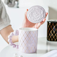 Mug en céramique Nordic Camellia avec poignée perlée, couvercle et cuillère, capacité 400 ml, compatible lave-vaisselle et micro-ondes, couleur personnalisée, motif dessin animé