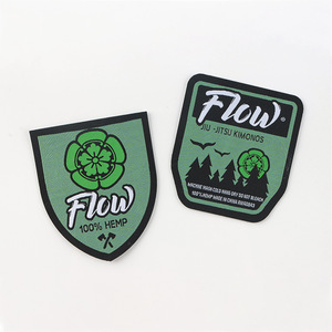 Écussons tissés personnalisés, étiquettes de vêtements en polyester, badges et emblèmes en tissu personnalisables en forme, couleur et motif - Product Image 1