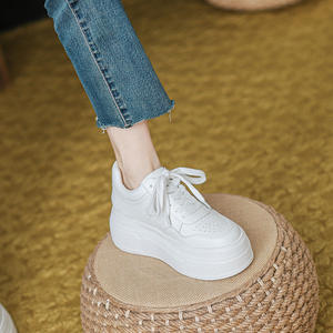Chaussures rehaussantes personnalisées en usine, 8 cm, à enfiler, plateforme, décontractées pour femmes, en cuir blanc, chaussures à talon compensé - Product Image 2