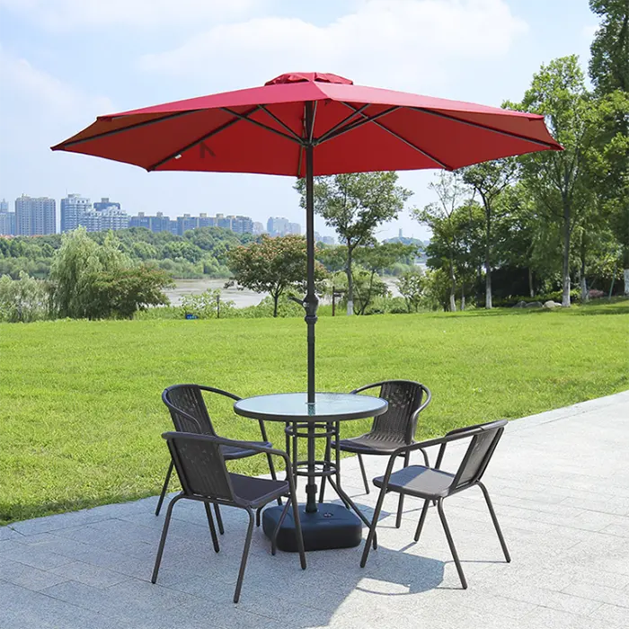 Faltbare Gartenmöbel im Freien Günstiger Preis Cafe Kunststoff Esszimmers tühle und Tische Sets mit Regenschirm Wasserdichter Sonnenschirm
