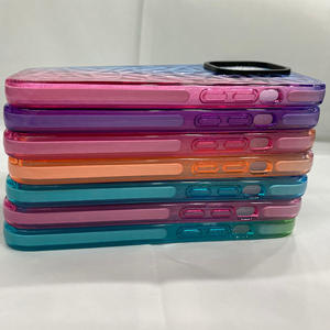 Carcasa Suave de TPU Resistente al Amarilleo con Patrón de Diamantes en Degradado para <span class=keywords><strong>iPhone</strong></span> 13 y Diseño Antigolpes con Borde de TPE y Amortiguación de Aire - Product Image 3