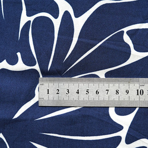 Vải cotton lụa <span class=keywords><strong>in</strong></span> họa tiết xanh trắng, chất liệu mềm mại, thân thiện với da, xuất xưởng trực tiếp, dùng may đồ ngủ và áo sơ mi. - Product Image 2