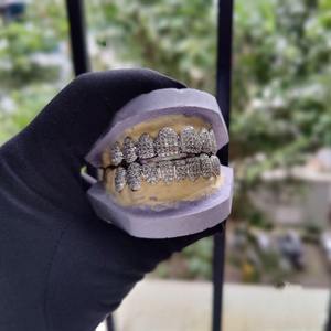 Grillz de créateur en Moissanite, en Argent 925 plaqué Rhodium, taille brillant, Bijoux de mode Hip Hop de luxe, Accessoire dentaire pour Hommes et Femmes - Product Image 1