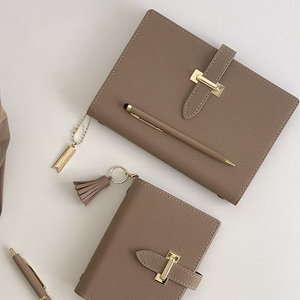 Carpeta de anillas A5 personalizada de primera calidad, cuaderno de cuero PU de tapa dura, planificador de negocios, diarios, juego de caja de regalo para mujer con logotipo personalizado - Product Image 6