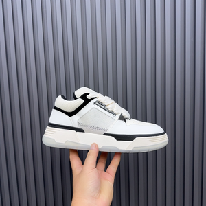 Zapatillas deportivas casuales de moda con aumento de altura, parte superior de cuero perforado con logo en relieve, forro de malla y suela de goma Amiris - Product Image 6