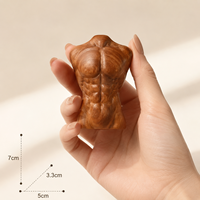 Figurine de Homme Musclé en Bois Massif Sculptée à la Main, Art Populaire, Matériau Naturel, Décoration de Bureau Autoportante, Ornement de Maison, Cadeau de Collection