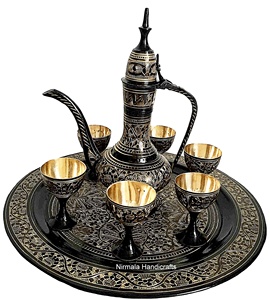 Juego de vino Aftab de latón negro árabe único de Brass Craft, pieza decorativa para mesa de uso doméstico, ideal para regalo, con surahi de latón y vidrio. - Product Image 1