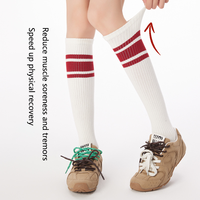 Haute qualité bas quantité minimale de commande personnalisé unisexe mode collège Style rayure athlétique soutien Compression cinq orteils fendu genou chaussettes hautes