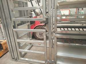 Bétail à presser galvanisé Bétail Vache à écraser avec balances Équipement agricole pour fermes bovines - Product Image 6