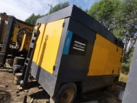 Moteur Atlas Copco XAVS 900 CAT de seconde main compresseur d'air jaune à vis diesel portable modèle 2011 14 bars