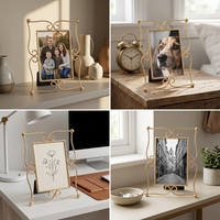 Cadre photo en métal doré unique avec bordure festonnée, cadre photo sur pied 4x6 pour la décoration intérieure et la vente au détail de cadeaux