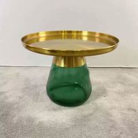 Table basse en verre vert avec plateau en métal