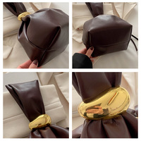 Tas Selempang Wanita Model Bucket Sedang Bahan Kulit PU Lipit Vintage Logo Kustom Haoyu, Tahan Air, Dapat Digunakan Sebagai Tas Jinjing, Clutch Pesta, dan Tas Pernikahan
