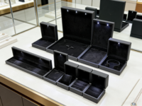 Boîte à bijoux LED personnalisable avec logo, en velours de luxe, pour colliers, bagues, boucles d'oreilles, bracelets, emballage cadeau, vente en gros