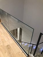 Balustrade en verre sans cadre en aluminium à fixation au sol