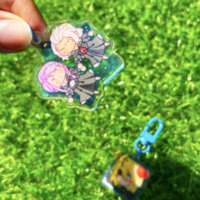Porte-clés personnalisé de personnage de dessin animé de charme de feuille d'or de timbre chaud acrylique avec des cadeaux en gros plus lisses de tranchant