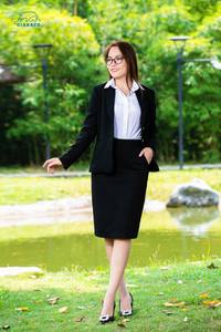 Traje de negocios personalizado de gama alta para mujer Blazer de doble botonadura Elegante mezcla de lana/seda/poliéster Decoración de botones a medida para oficina - Product Image 4