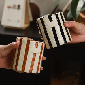 Mug à café en céramique peint à la main, bien emballé, 300 ml, design rayé sous glaçure, décoration de bureau, cadeau d'entreprise - Product Image 3