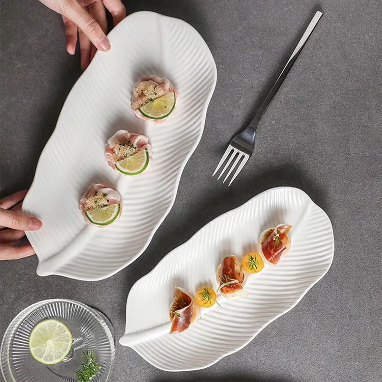 Nordic Ins nampan barbekyu, gaya keramik putih daun pisang piring porselen sushi makanan penutup hotel peralatan makan