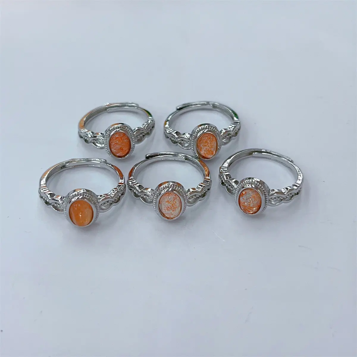 नई डिजाइन कीमती धातु रत्न की अंगूठी पुरुषों और महिलाओं की सगाई की अंगूठी