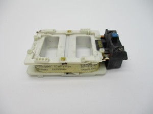 3TY7523-0AP6 3TY7523 0AP6 Contacteur à contact auxiliaire Composant de contrôle d'automatisation industrielle Module de commutation électrique - Product Image 1
