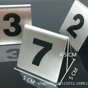 Placa de acero inoxidable para número de mesa, cuadrada de 5x4,5 cm, diseño moderno y duradero para uso en mesas de restaurante - Product Image 1