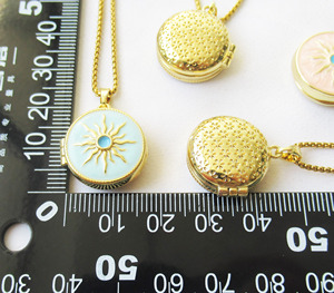 <span class=keywords><strong>Collana</strong></span> con Ciondolo Rotondo a Forma di Sole 19mm Placcato <span class=keywords><strong>Oro</strong></span> 14K con Smalto Catena in Acciaio Inox 40cm <span class=keywords><strong>Collana</strong></span> alla Moda - Product Image 5