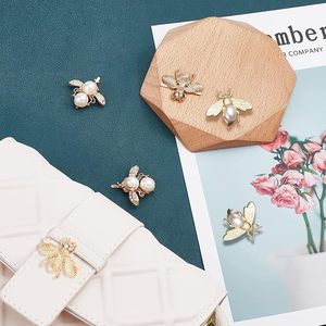 WADORN Set Bag Decorative Buckle Clip Styles Bee Shape Metal <b>Purse</b> Decoration Clasp Buckle Shoes Sweater Pearl Button For Leathe - Product Image 4