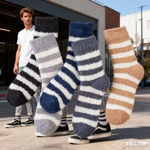 Calzini invernali Casual in pile che assorbono il sudore con rinforzo a metà tubo corallino calzini termici in Spandex leggero - Product Image 3