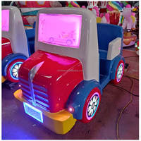 Jeu d'amusement pour enfants en forme de voiture Machine à balançoire en plastique renforcé de fibres de verre Paradis de voiture pivotante