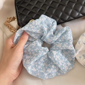Chouchous à fleurs bleu-gris à motif marguerite frais, élastiques pour cheveux, accessoires pour queue de cheval pour femmes - Product Image 5