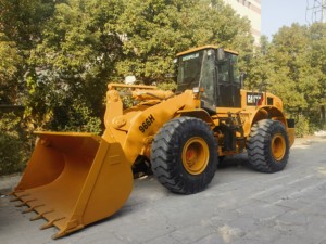 Cargadora frontal CAT 966H usada de alta eficiencia, con capacidad de 5 toneladas, sobre ruedas, para trabajos en canteras y manipulación de materiales. - Product Image 6