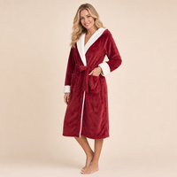 Peignoir long en flanelle pour femme, rouge et blanc contrastant, en polyester doux, à capuche, pour l'hiver, vêtement de nuit, vente en gros, personnalisable OEM