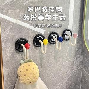 ตะขอแขวนผนังแบบติดผนัง รุ่น S รับน้ำหนักได้ 3 กก. ผลิตจากพลาสติก สีน้ำเงิน แดง เหลือง ชมพู สำหรับห้องน้ำ - Product Image 3