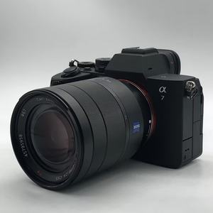 Appareil photo micro professionnel de haute qualité d'occasion de marque A7 IV avec objectif 24-70 4K HD avec chargeur et batterie - Product Image 1