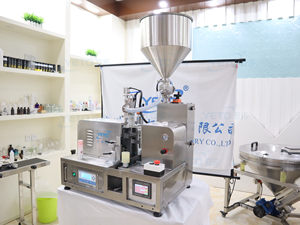 Machine de remplissage et de scellage semi-automatique YETO pour tubes cosmétiques en plastique, tubes souples laminés, scelleuse ultrasonique, remplisseur haute performance - Product Image 2