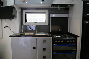 Caravane tout-terrain de 21 pieds, entièrement équipée avec mobilier, design familial, avec auvent manuel, en promotion - Product Image 4