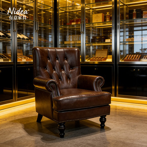 Fauteuil Chesterfield vintage en cuir marron à dossier haut, classique capitonné, avec garniture cloutée, pour salon, club ou bar - Product Image 2